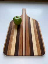 Load image into Gallery viewer, Handled Cutting Board