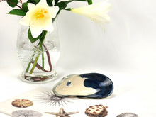 Load image into Gallery viewer, Mussel Shell Bakers (four sizes)