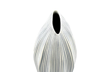 Load image into Gallery viewer, Blue &amp; White Dots Seda Vase